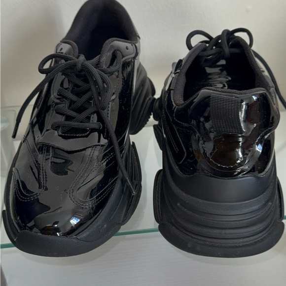 Steve Madden women’s possession black sneakers. Size 12M. - Picture 2 of 9